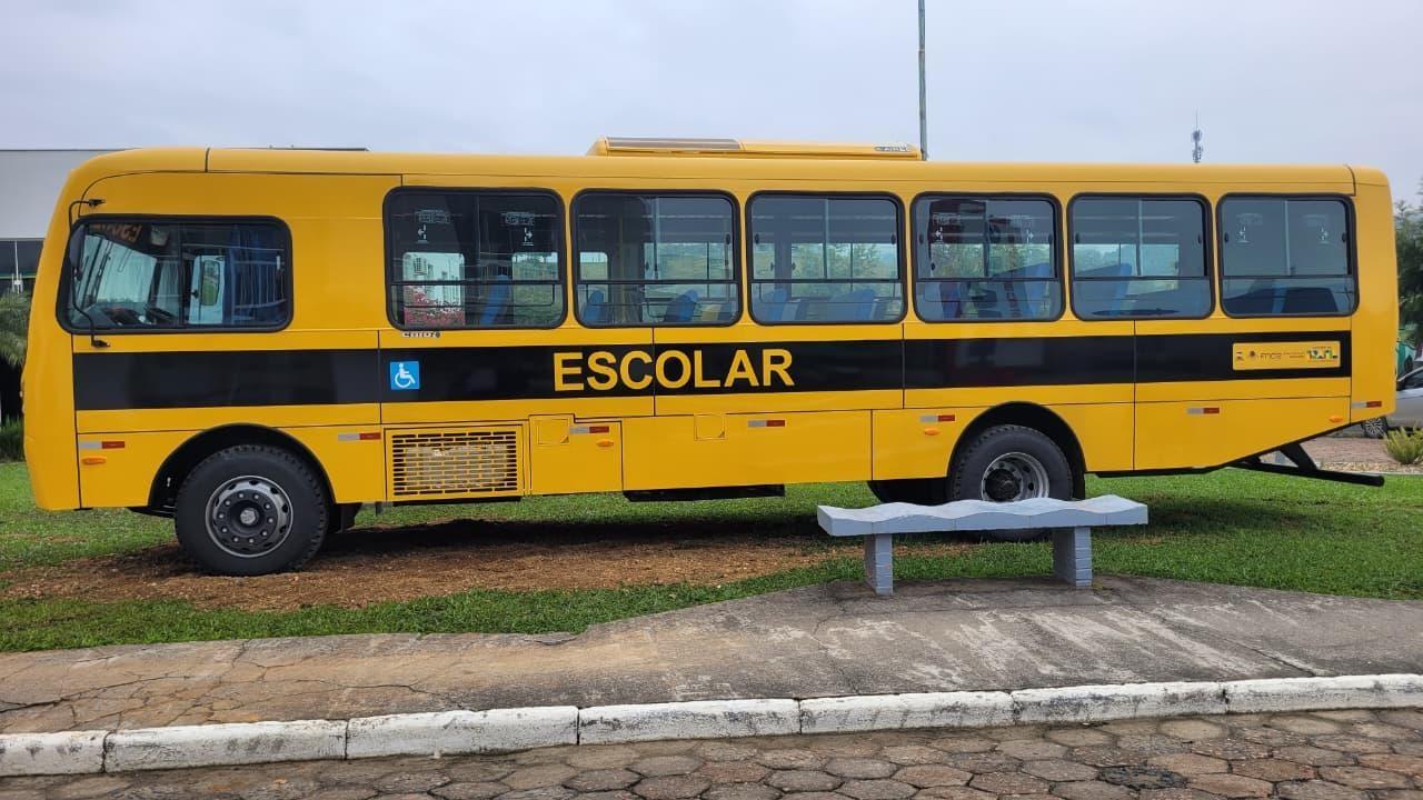 Petrolândia investe mais de R$ 500 mil em novo ônibus para o transporte escolar 